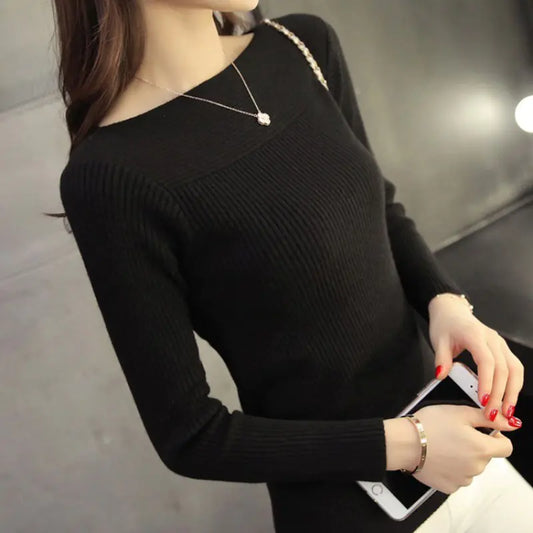 Women's Fitted Knit Top with Crew Neck Design